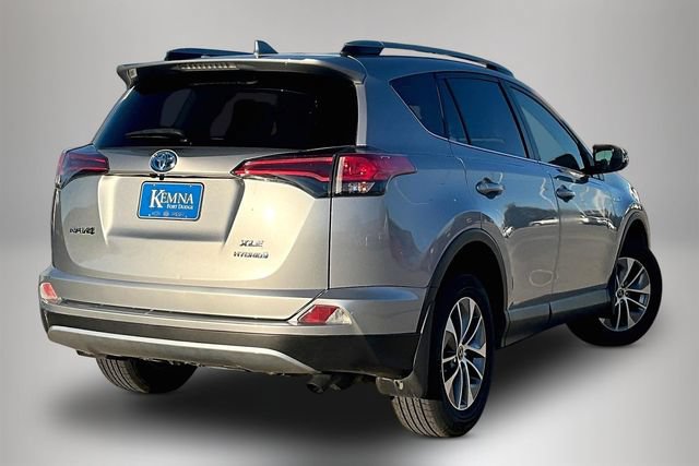 Used 2018 Toyota RAV4 XLE AWD/4WD image 6