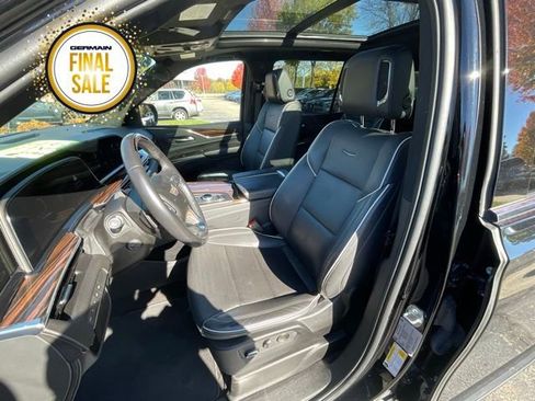 Used 2023 Cadillac Escalade ESV Premium Luxury image 10