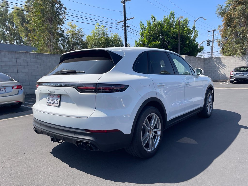 Used 2023 Porsche Cayenne w/ Premium Package AWD/4WD image 2