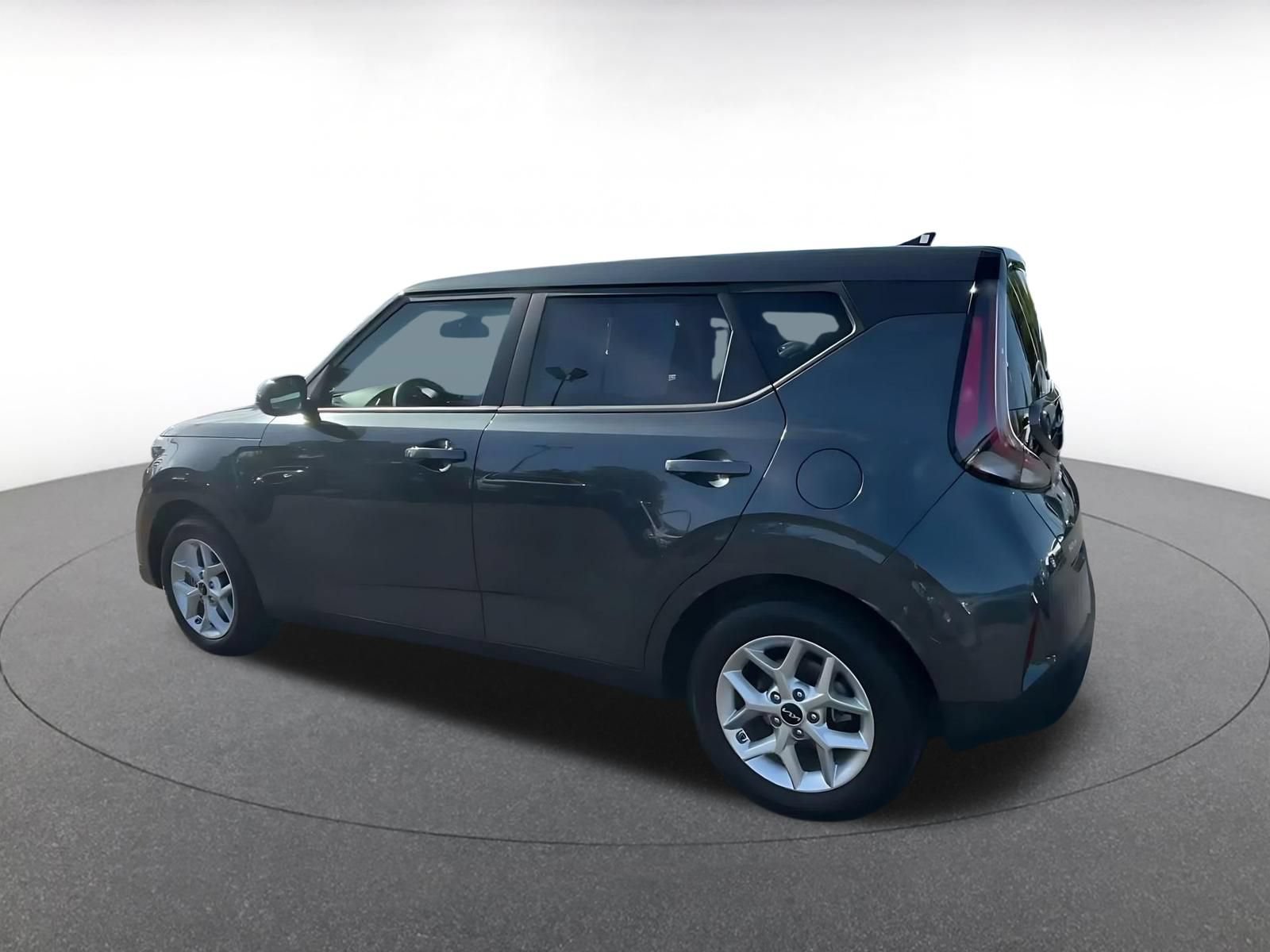 Used 2025 Kia Soul LX w/ LX Technology Package FWD image 9