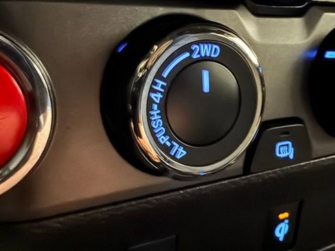 Used 2017 Toyota Tacoma TRD Sport image 25