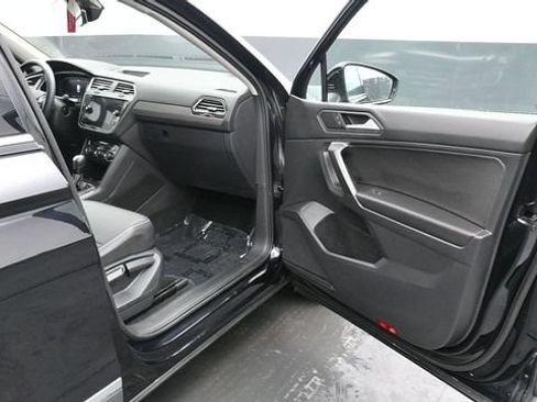 Used 2021 Volkswagen Tiguan SE AWD/4WD image 12