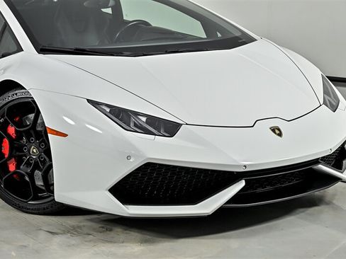 Used 2016 Lamborghini Huracan LP 610-4 AWD/4WD image 2