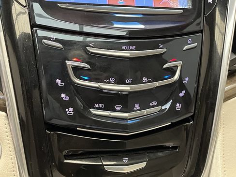 Used 2018 Cadillac Escalade ESV Premium Luxury AWD/4WD image 25