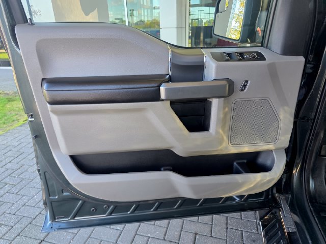 Used 2018 Ford F150 XLT w/ Equipment Group 302A Luxury AWD/4WD image 19