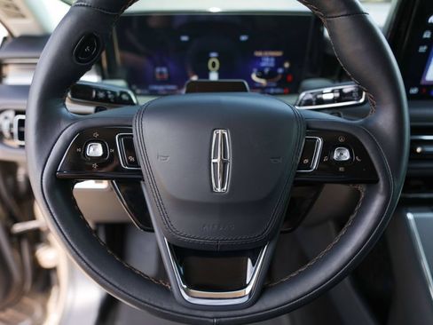 Used 2025 Lincoln Aviator 2WD image 11