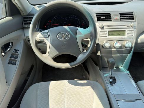 Used 2011 Toyota Camry LE FWD image 25