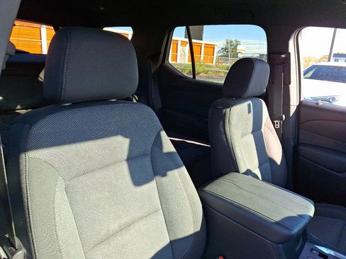 Used 2023 Chevrolet Traverse LT image 13