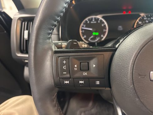 Used 2024 Nissan Pathfinder SL image 14