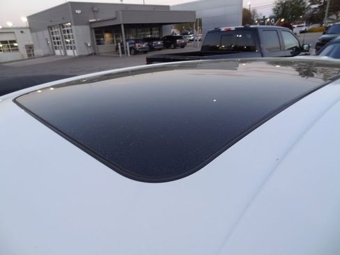 Used 2023 Lincoln Nautilus Reserve image 9