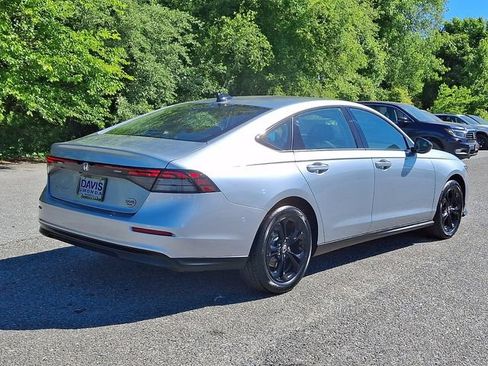 Certified 2025 Honda Accord SE image 6