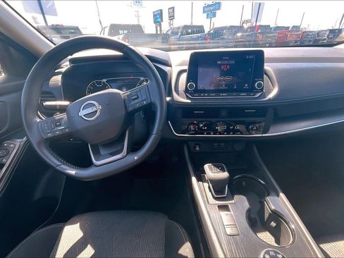 Used 2025 Nissan Rogue SV AWD/4WD image 16