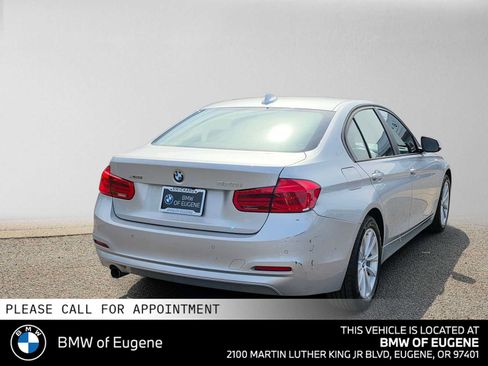 Used 2017 BMW 320i xDrive Sedan AWD/4WD image 3