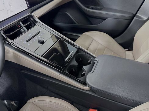 Used 2025 Porsche Panamera image 20