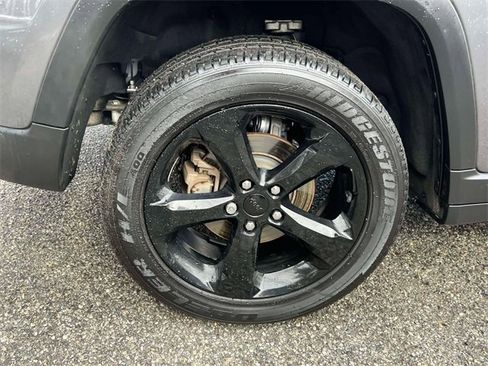 Certified 2023 Jeep Grand Cherokee Altitude image 7