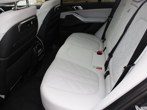 Used 2026 BMW X5 sDrive40i RWD image 23