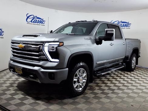 Used 2024 Chevrolet Silverado 2500 High Country w/ High Country Premium Package image 6