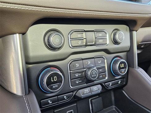 Used 2024 Chevrolet Tahoe Z71 w/ Off-Road Capability Package image 21