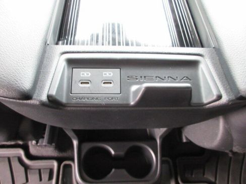 Used 2025 Toyota Sienna XSE w/ XSE Plus Package image 32