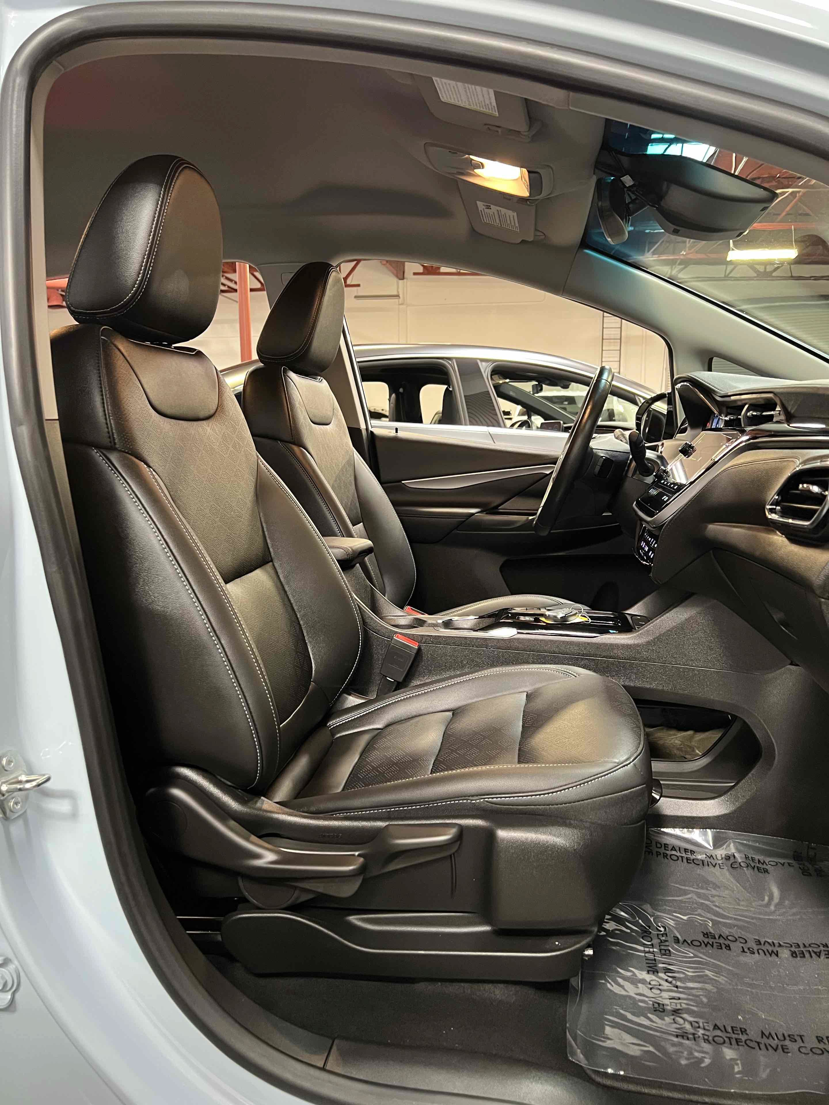 Used 2023 Chevrolet Bolt LT w/ Infotainment Package FWD image 26
