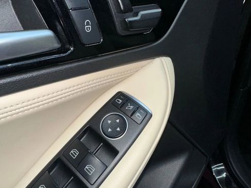 Used 2017 INFINITI QX30 Premium w/ Navigation Package image 11