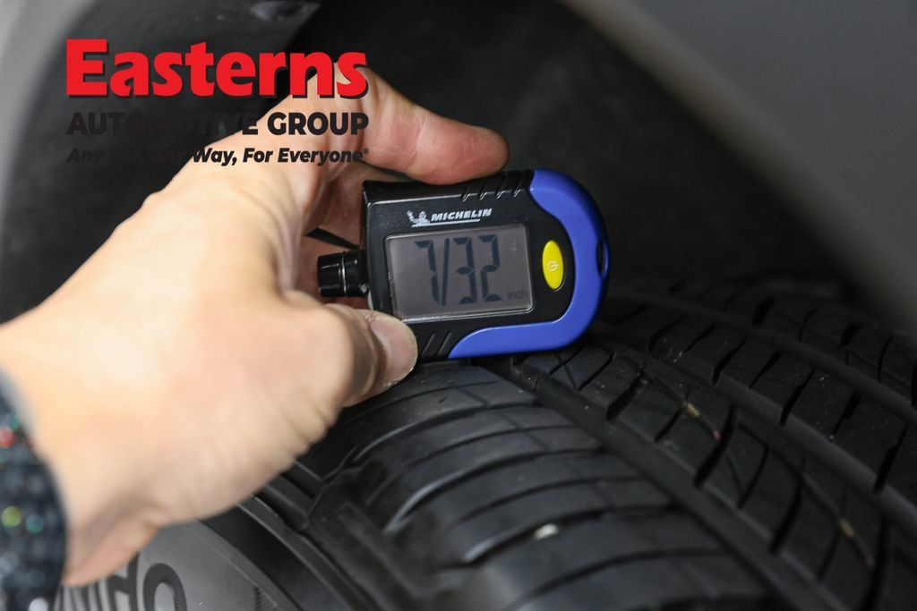 Used 2024 Nissan Pathfinder SV AWD/4WD image 31