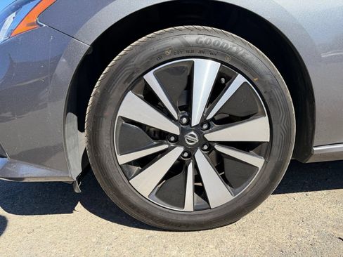 Used 2022 Nissan Altima 2.5 SV FWD image 9