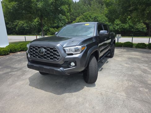 Used 2022 Toyota Tacoma TRD Off-Road w/ Technology Package RWD image 11