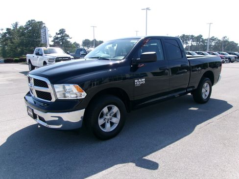 Used 2024 RAM 1500 Classic SLT AWD/4WD image 2