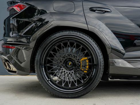 Used 2025 Lamborghini Urus SE image 40