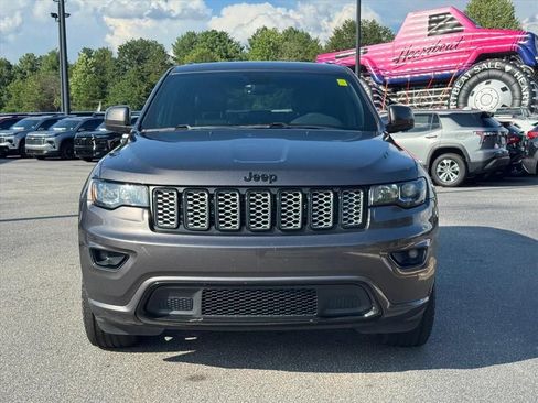 Used 2017 Jeep Grand Cherokee Altitude AWD/4WD image 8