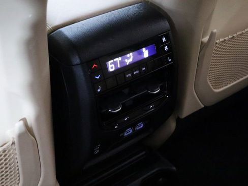 Used 2022 Jeep Grand Cherokee L Limited w/ Luxury Tech Group II image 9