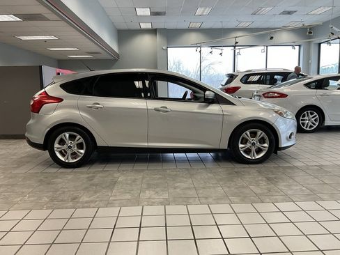 Used 2014 Ford Focus SE w/ SE Winter Package image 6