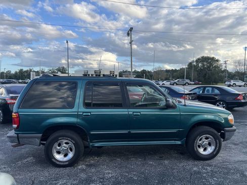 Used 1998 Ford Explorer XLT image 3