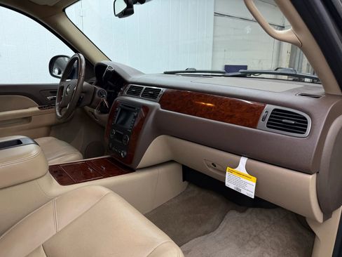 Used 2011 Chevrolet Avalanche LTZ AWD/4WD image 7