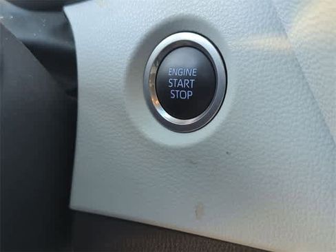 Used 2022 Toyota Corolla SE w/ Carpet Mat Package (TMS) image 16