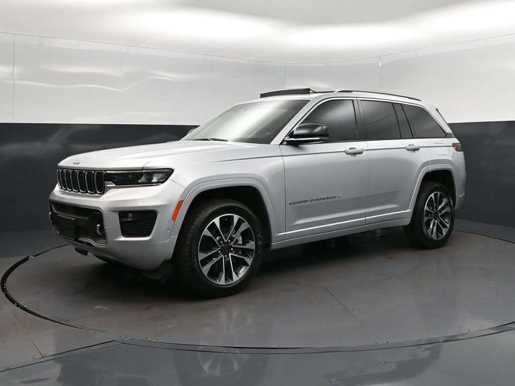 Used 2023 Jeep Grand Cherokee Overland RWD image 3