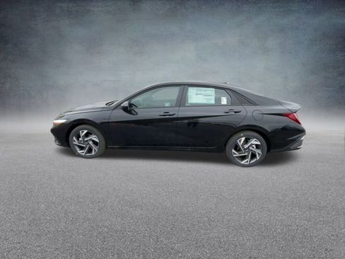 Certified 2025 Hyundai Elantra Sport image 13