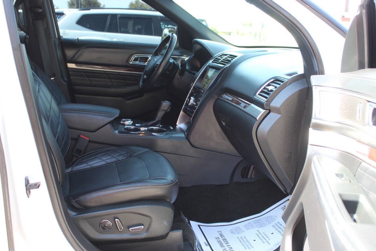 Used 2018 Ford Explorer Platinum AWD/4WD image 9