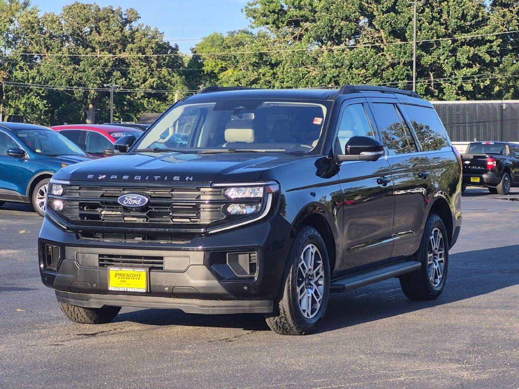Used 2025 Ford Expedition Active AWD/4WD image 3