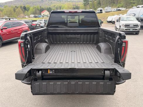 Used 2025 GMC Sierra 2500 AT4 w/ AT4 Premium Plus Package AWD/4WD image 19