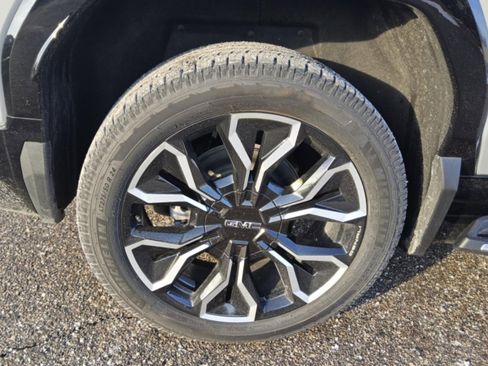 Used 2024 GMC Sierra EV Denali image 8
