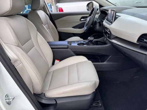 Used 2023 Nissan Rogue SV w/ SV Premium B Package image 17