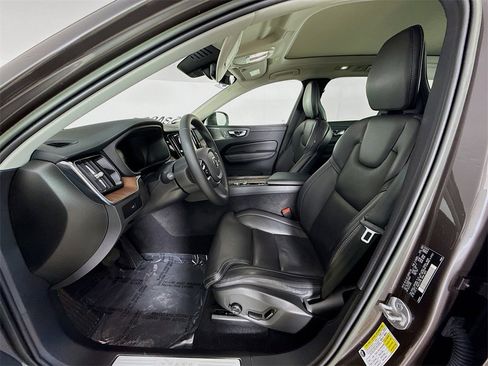 Certified 2023 Volvo XC60 B5 Ultimate w/ Protection Package Premier image 22