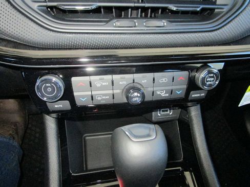 New 2026 Jeep Compass Latitude image 32