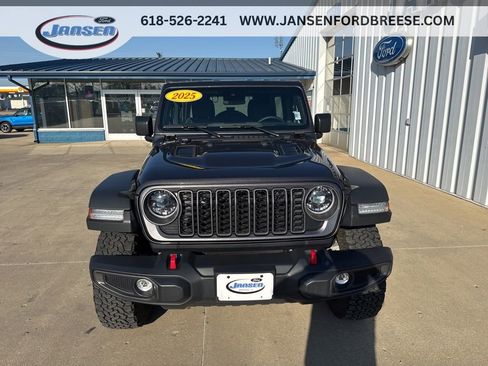Used 2025 Jeep Wrangler Unlimited Rubicon image 2