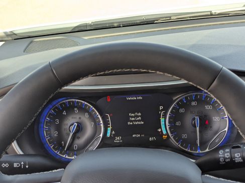 Used 2024 Chrysler Pacifica Touring-L image 25