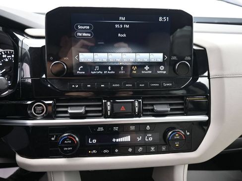 Used 2023 Nissan Pathfinder SL FWD image 19