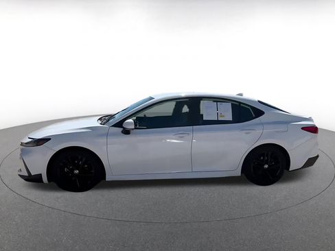 Used 2025 Toyota Camry SE FWD image 9