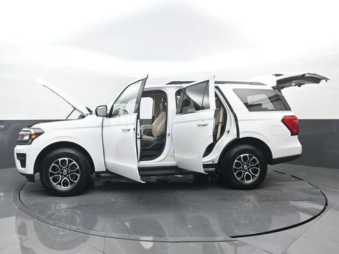 Used 2024 Ford Expedition XLT RWD image 34
